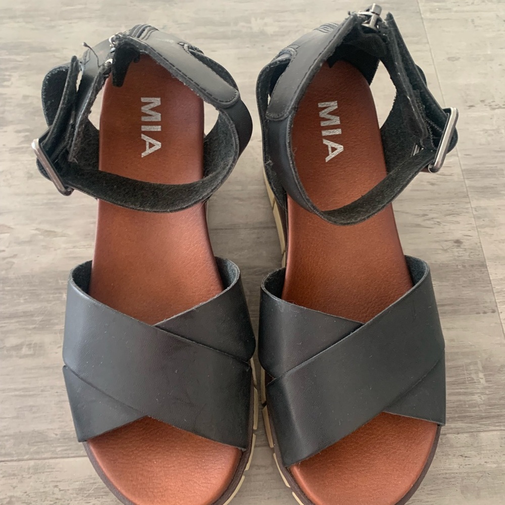 MIA Black Crisscross Sandals